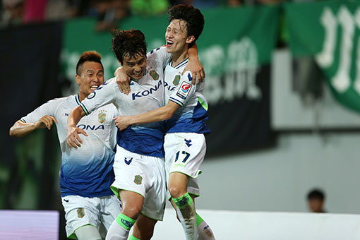 전북 이동국-이재성(오른쪽). 사진제공｜한국프로축구연맹
