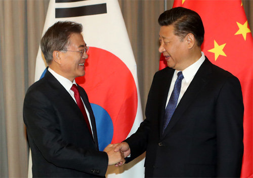 문재인 대통령(사진 왼쪽)과 시진핑 국가주석