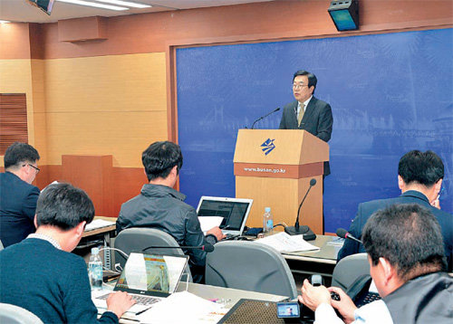 서병수 부산시장이 1일 부산시청에서 ‘글로벌 스포츠시티 부산’ 종합계획을 발표하고 있다. 부산시 제공