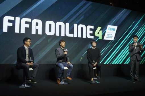 왼쪽부터 EA코리아 유휘동 본부장, 스피어헤드 한승원 본부장, 넥슨 이정헌 부사장, 성승헌 캐스터(출처=게임동아)