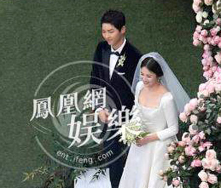 중국 펑황왕(鳳凰網)이 생중계한 송송 커플 결혼식. 사진 출처 펑황왕