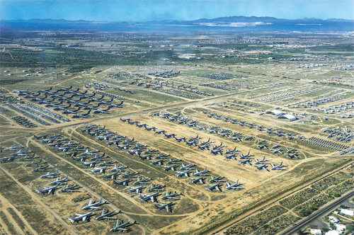 미국 애리조나주 투손 지역에 있는 비행기 무덤. ⓒCobatfor(wikimedia)