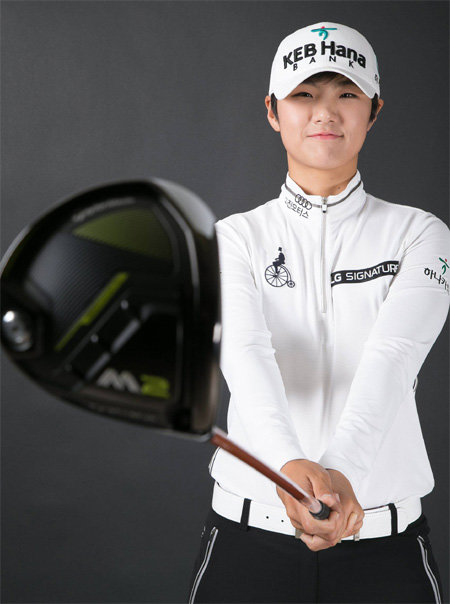 미국여자프로골프(LPGA) 신인 최초로 세계랭킹 1위에 오른 ‘남달라’ 박성현. 2014년 초반 396위에 불과했던 박성현은 지난해 말 10위로 랭킹을 끌어올린 뒤 1년 만에 정상까지 밟았다. JNA골프 제공