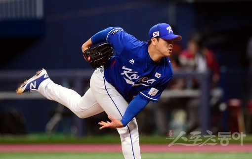 한국 야구국가대표팀이 오는 16일부터 4일간 일본 도쿄돔에서 열리는 ‘아시아 프로야구 챔피언십 2017‘ 대회를 앞두고 8일 서울 고척스카이돔에서 넥센히어로즈와 연습경기를 가졌다. 야구대표 심재민. 고척 | 김종원 기자 won@donga.com