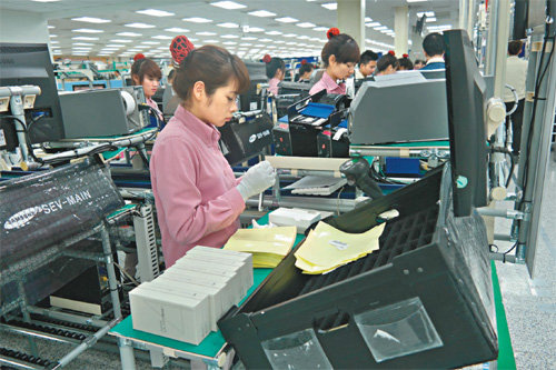 베트남 박닌성 옌퐁공단에 위치한 삼성전자 휴대전화 공장 생산 라인.