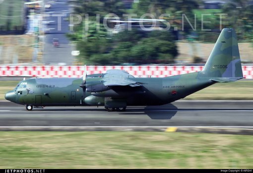 C-130H에서 동체 길이를 늘린 C-130H-30 기종. 자료 : jetphotos.net