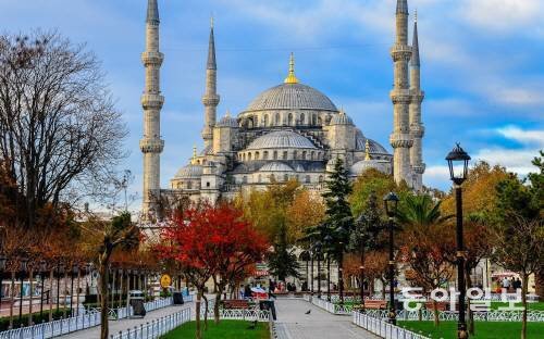 소설 ‘내 마음의 낯섦’의 배경이 되는 도시 이스탄불. 이 책은 이스탄불의 급격한 도시화 속에서 전통 음료 보자를 팔며 살아가는 메블루트의 삶과 사랑을 다룬 작품이다. 동아일보DB