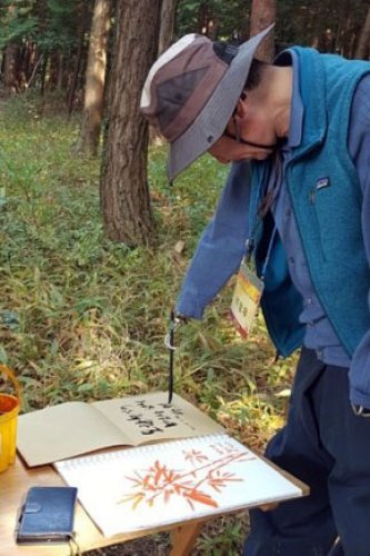 의수화가 석창우 화백. 국제문화협력지원센터 제공