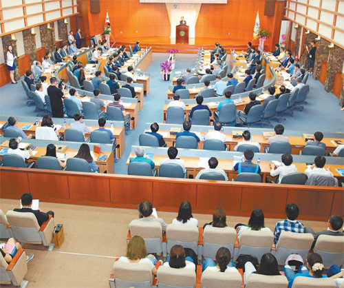 대전 충청 지역에서 ‘사회맞춤형 산학협력 선도대학’으로 선정된 공주대 대전대 선문대 코리아텍(한국기술교육대) 한밭대 한서대(이상 가나다순) 등은 4차 산업혁명을 선도하며 지역사회와 손잡고 실무형 인재 양성에 주력하고 있다. 이기진 기자 doyoce@donga.com