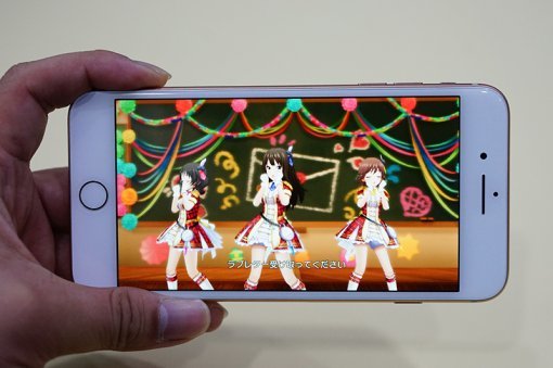 아이폰8 플러스로 게임을 즐기는데 큰 문제 없어보인다. 당분간은...(출처=IT동아)