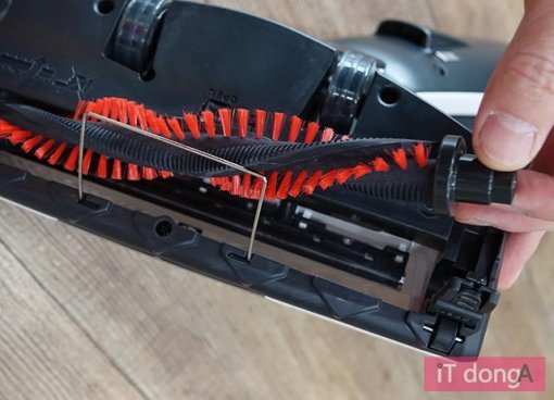 브러시롤은 분리해 세척할 수도 있다(출처=IT동아)