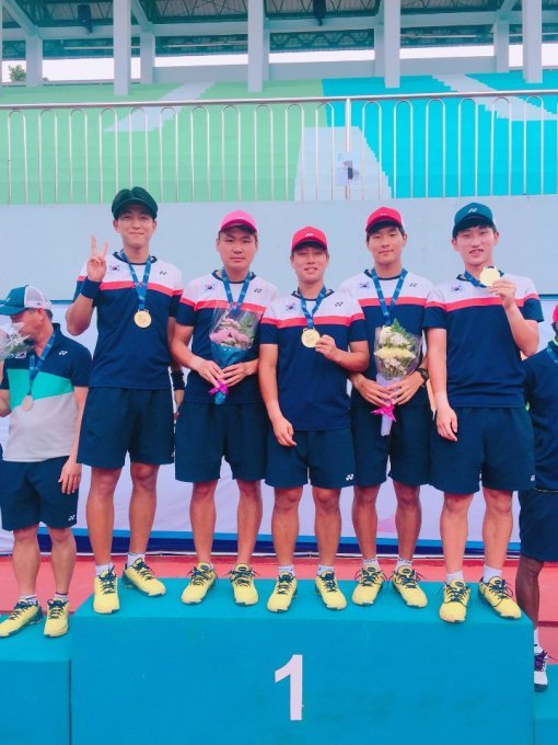 인도네시아오픈에서 우승한 한국 남자 정구 대표팀.