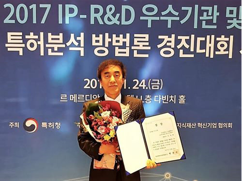 ▲ 특허청 ‘IP-R&D 우수기관’에 선정된 국민대 선도연구센터(ERC) 김대정 교수