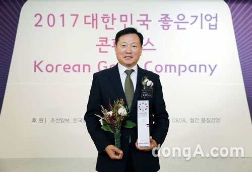 ▲ ‘2017 대한민국 좋은기업 최고경영자상’을 수상한 조성제 에몬스가구 사장. 사진제공=에몬스가구