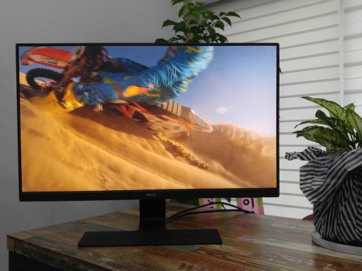 빠른 셔터 속도로 작동 중인 화면을 촬영해도 플리커 현상을 관찰할 수 없다(출처=IT동아)