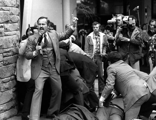 로널드 레이건 전 미국 대통령 저격 당시 혼란스러운 모습