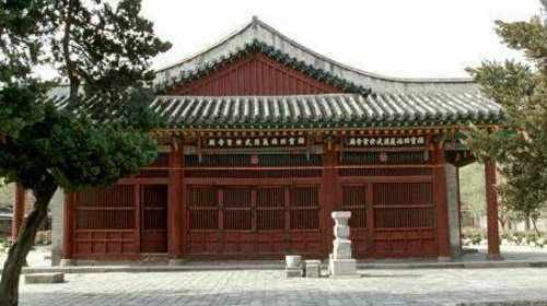 서울 숭인동의 동관왕묘. 유적 정비사업을 마친 후 2018년 하반기에 일반에 공개될 예정이다.