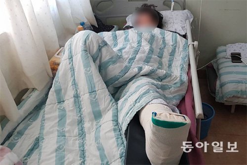 11월 29일 경북 포항시의 한 대형병원 병실에 지진으로 중상을 입은 김모 씨가 누워 있다. 포항=구특교 기자 kootg@donga.com