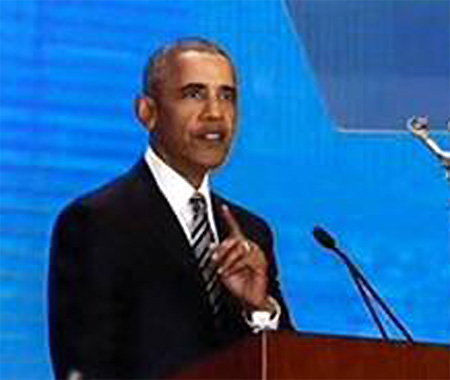 퇴임 후 처음 중국을 방문한 버락 오바마 전 미국 대통령이 11월 28일 상하이 세계엑스포센터에서 기업인들을 상대로 강연하고 있다. 사진 출처 구글닷컴