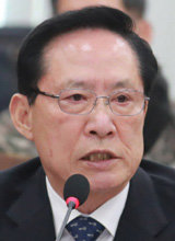 靑-송영무 국방 ‘대북 해상 봉쇄 참여’ 엇박자