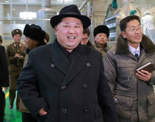북한 김정은 노동당 위원장이 삼지연 감자가루 생산공장을 현지 지도했다고 6일 노동신문이 보도했다. 사진 출처 노동신문