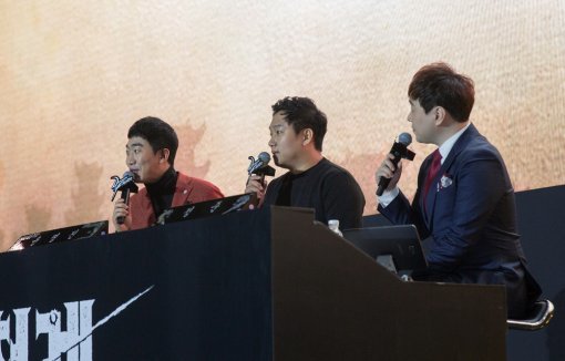 (왼쪽부터) 성승헌 캐스터, 네오플 윤명진 실장, 정준 해설위원
