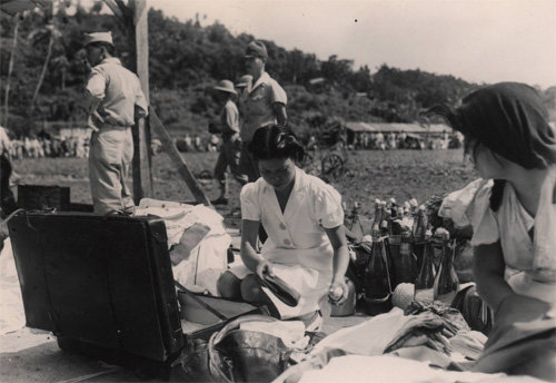 1946년 1월 남태평양 트럭섬에서 연합군이 찍은 사진에 담긴 이복순 할머니(오른쪽에서 두 번째). 서울시 제공
