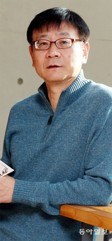 주경철 교수는 “개인적 흥미로 남긴 글도 시간이 지나면 귀한 사료가 된다. 19세기 영국 이발사가 남긴 피임법 기록에서 당시 출산율 저하의 원인을 짚어볼 수 있다”고 말했다. 김경제 기자 kjk5873@donga.com