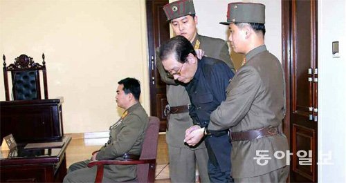 2013년 12월 13일 북한 노동신문에 실린 장성택 노동당 행정부장의 마지막 사진. 신문은 장 부장이 전날인 12일 특별군사재판을 받은 뒤 형법 제60조에 따라 즉시 처형됐다고 밝혔다. 동아일보DB