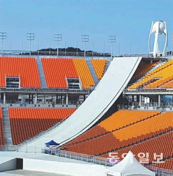 ‘성화대 앞 100m 미끄럼틀’ 용도는?