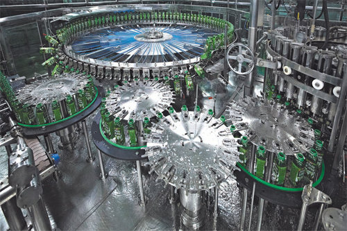 오케이에프 공장에서는 1년에 약 30억개의 음료를 생산 가능한 설비를 갖췄다.