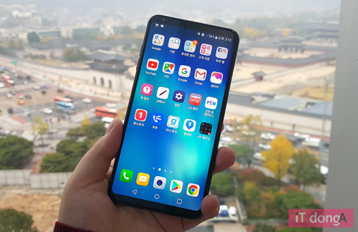 LG 프리미엄 스마트폰 V30(출처=IT동아)