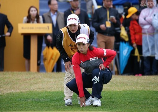 롯데에서 호흡을 맞추다 삼천리로 이적할 것으로 알려진 김해림(아래)과 지유진 감독.