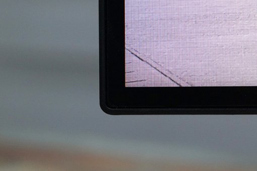 벤큐 EW2770QZ의 베젤. 6mm 정도로 얇은 편이다.(출처=IT동아)