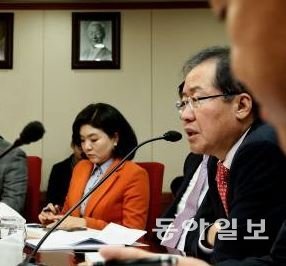(왼쪽부터) 류여해 자유한국당 최고위원, 홍준표 자유한국당 대표