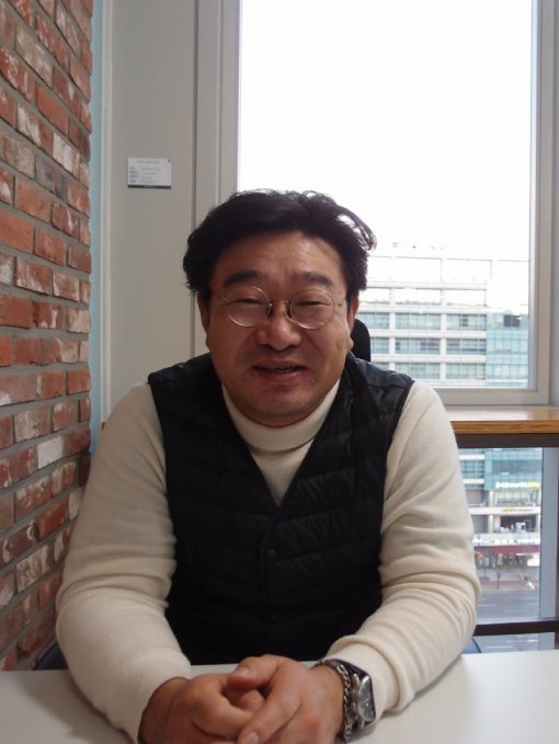 < 자체개발 콘텐츠로 차별화를 꾀한 넥스텝스튜디오 박관용 대표, 출처: 경기문화창조허브 >