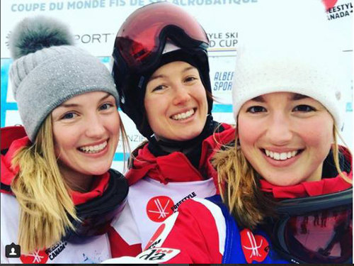 평창 겨울올림픽 프리스타일 스키 여자 모굴에서 역대 최초의 세 자매 메달 싹쓸이에 도전하는 쥐스틴, 막심, 클로에 뒤푸르라푸앵트 자매(왼쪽부터). 사진 출처 막심 뒤푸르라푸앵트 인스타그램