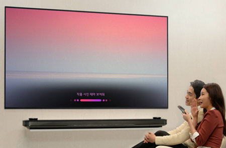 LG, 음성으로 콘텐츠 검색… AI탑재 ‘씽큐 TV’