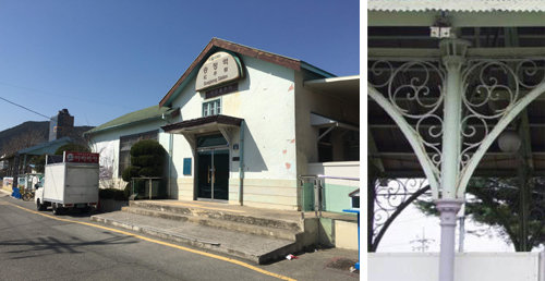 부산 해운대구 옛 송정역의 역사 건물(1941년·왼쪽 사진)과 노천 대합실 기둥의 철제장식(1967년).