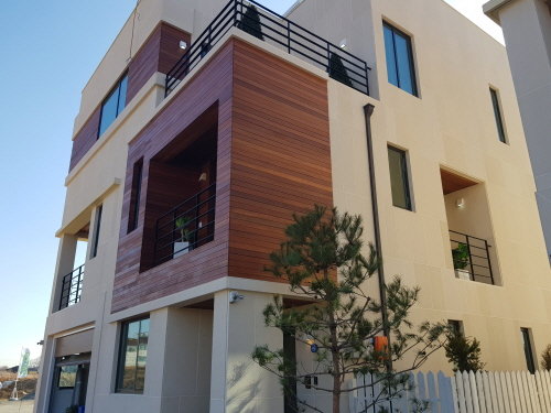 평택미군기지 게이트에서 700m 거리에 있는 ‘안정리 엘리시움’ 샘플하우스. (사진제공=더플랜그룹)