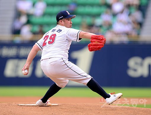 3년 연속 180이닝 이상을 책임진 두산 유희관은 올해도 변함없이 200이닝 이상 투구를 목표로 정하고 개인 훈련에 열중하고 있다. 스포츠동아DB