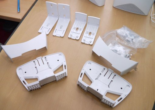 벽걸이 및 천장 설치용 마운트가 기본 제공 (출처=IT동아)