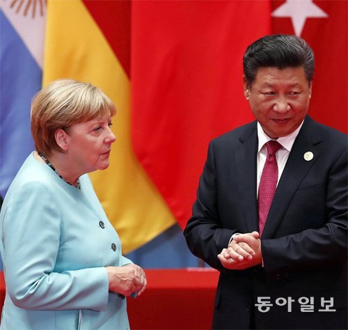앙겔라 메르켈 독일 총리는 중국의 무분별한 독일 기업 인수와 중국에 진출한 독일 기업들이 겪는 차별 때문에 중국에 대한 감정이 좋지 않다. 사진은 2016년 G20 정상회의 참석차 중국을 방문했을 때 모습. 동아일보DB