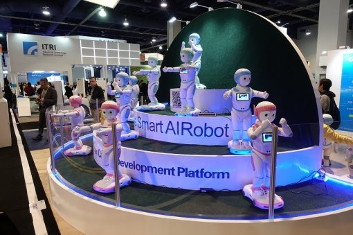 엄청난 수의 로봇들이 CES 2018을 통해 등장했다.(출처=IT동아)