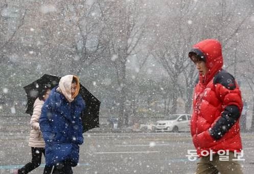 사진=동아일보DB/[오늘 날씨]낮부터 포근해져…미세먼지는?