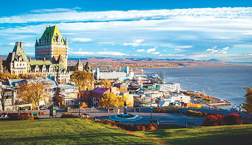 퀘벡 시티는 캐나다에서 가장 큰 주로 멕시코 북쪽으로는 유일하게 성곽으로 둘러싸인 성곽 도시다.