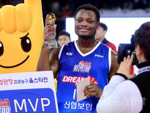 14? ?? ????????? ‘2017-2018 ???? ????’ ??? vs ???? ??? ???. MVP? ??? ??? ???? ?? ?? ??? ?? ??. ???? | ??? ?? marineboy@donga.com