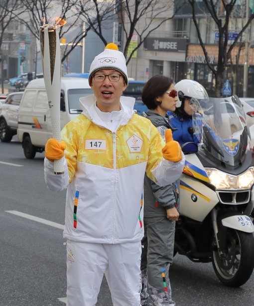 본보 이헌재 차장 성화봉송