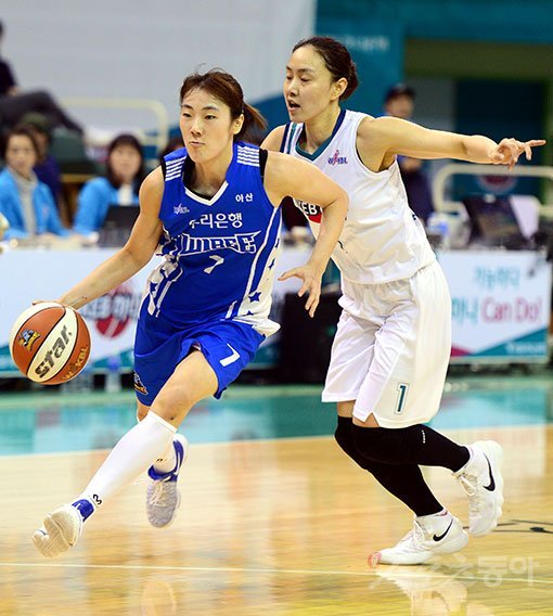 공수 모든 면에서 최고의 기량을 지닌 여자프로농구 우리은행 박혜진을 향한 위성우 감독의 사랑은 지극하다. 특히 끊임없는 자기발전 의지에 칭찬을 아끼지 않는다. 스포츠동아DB