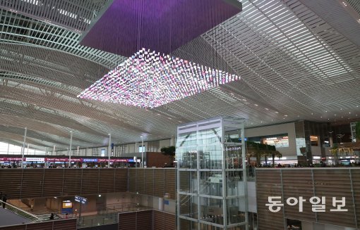 18일 인천국제공항 제2여객터미널이 공식 개장하고 업무에 들어갔다. 제2여객터미널 중앙광장.